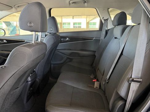 Used 2019 Kia Sorento AWD V6 image 22