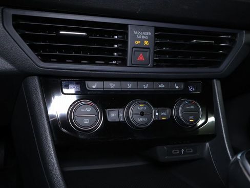 Used 2022 Volkswagen Jetta SE w/ Panoramic Sunroof Package image 31