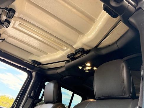 Used 2023 Jeep Wrangler Unlimited Sahara AWD/4WD image 11