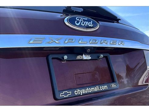 Used 2015 Ford Explorer XLT w/ Equipment Group 202A AWD/4WD image 10