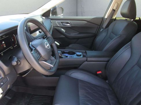 Used 2025 Nissan Rogue Platinum w/ Platinum Premium Package AWD/4WD image 16