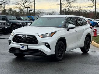 Used 2024 Toyota Highlander LE video 2