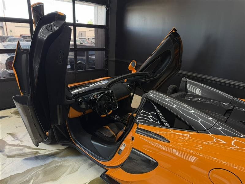 Used 2018 McLaren 570S Spider RWD image 21