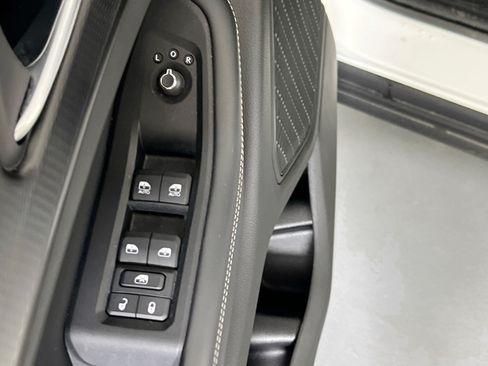 Used 2023 Jeep Grand Cherokee Altitude AWD/4WD image 17