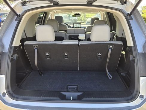 Used 2025 Honda Pilot Touring image 16