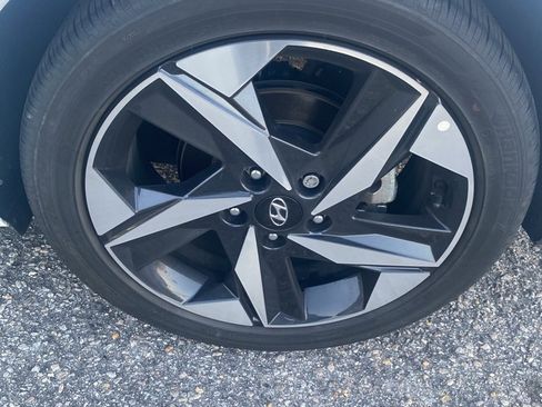 Used 2023 Hyundai Elantra Limited w/ Cargo Package image 9