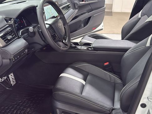 Used 2026 Toyota Camry SE w/ Multimedia Upgrade Package image 12