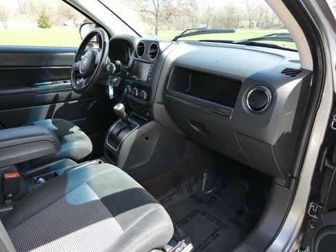 Used 2013 Jeep Compass Latitude w/ Sun/Sound Group AWD/4WD image 20