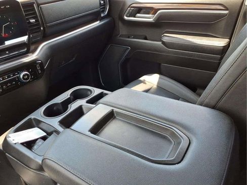 Used 2025 GMC Sierra 1500 SLT RWD image 10