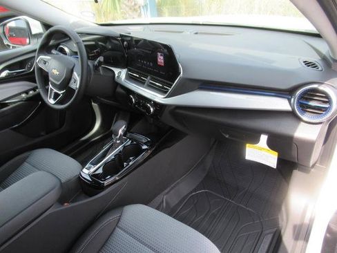 New 2025 Chevrolet Trax LT w/ Driver Confidence Package image 11