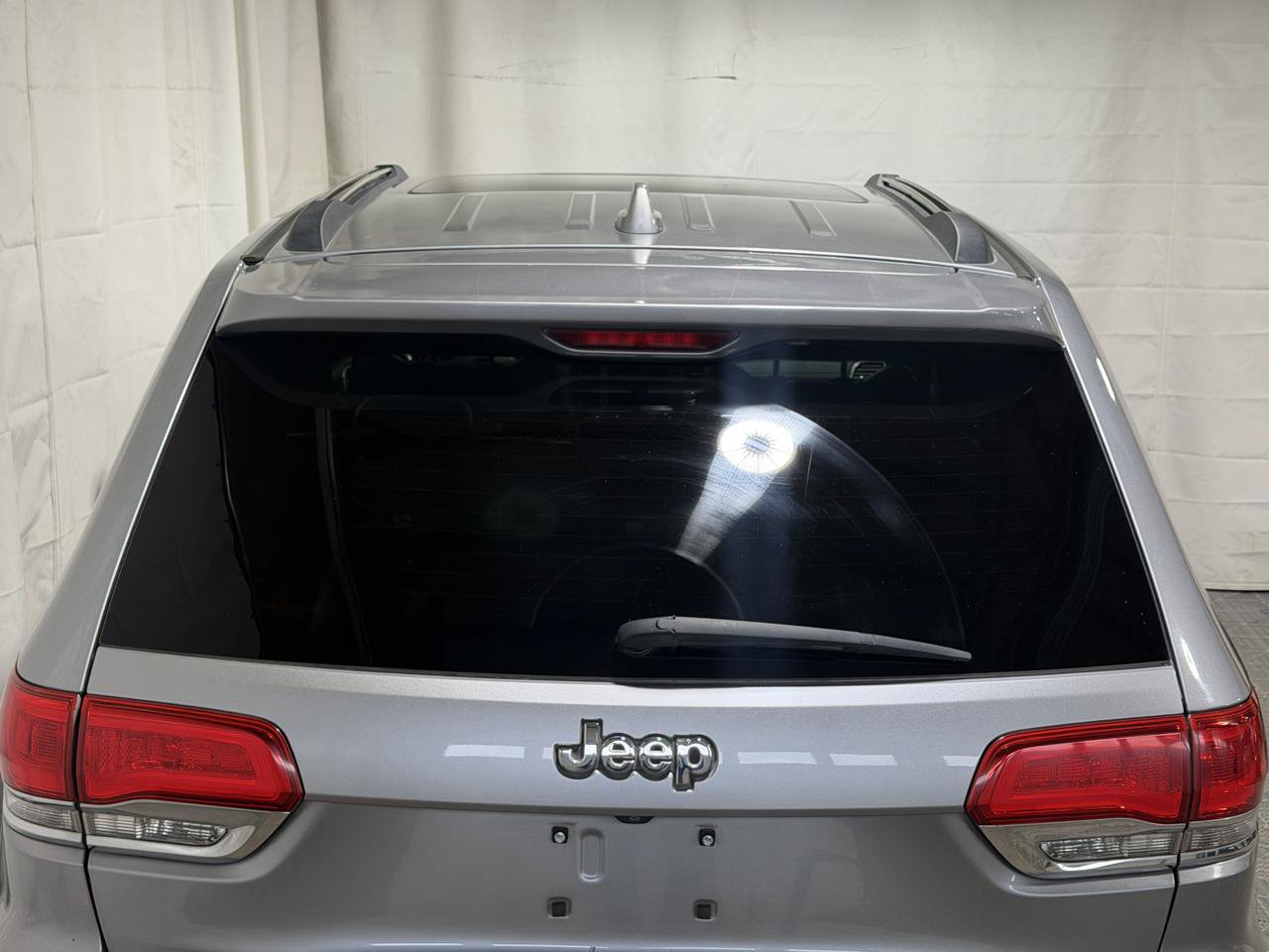 Used 2017 Jeep Grand Cherokee Overland w/ Jeep Active Safety Group AWD/4WD image 5