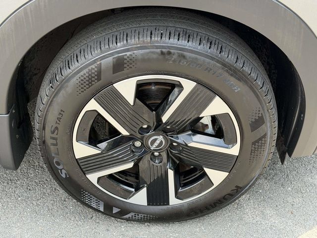 Used 2025 Nissan Kicks SV w/ Illumination Package AWD/4WD image 9