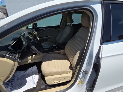 Used 2015 Ford Fusion SE FWD image 13