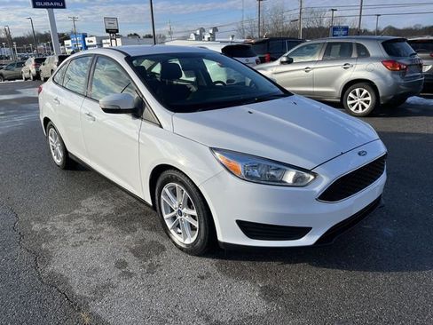 Used 2018 Ford Focus SE w/ Cold Weather Package image 11