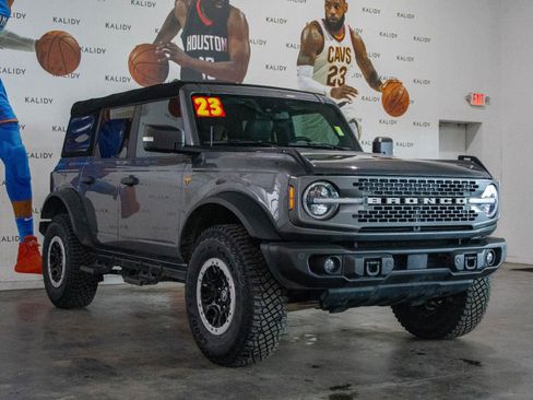 Used 2023 Ford Bronco Badlands w/ Sasquatch Package AWD/4WD image 19