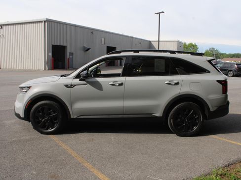 Used 2023 Kia Sorento S AWD/4WD image 5