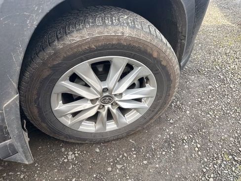 Used 2022 Toyota Corolla Cross LE image 18