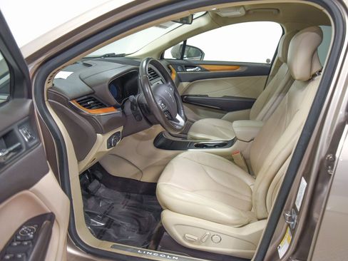 Used 2018 Lincoln MKC Select w/ Select Plus Package image 2