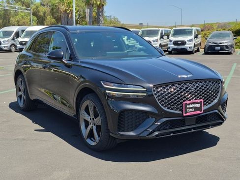 Used 2022 Genesis GV70 2.5T w/ Sport Prestige Package AWD/4WD image 3