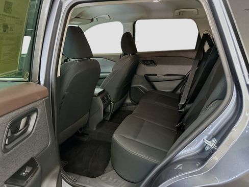 Used 2023 Nissan Rogue S AWD/4WD image 28