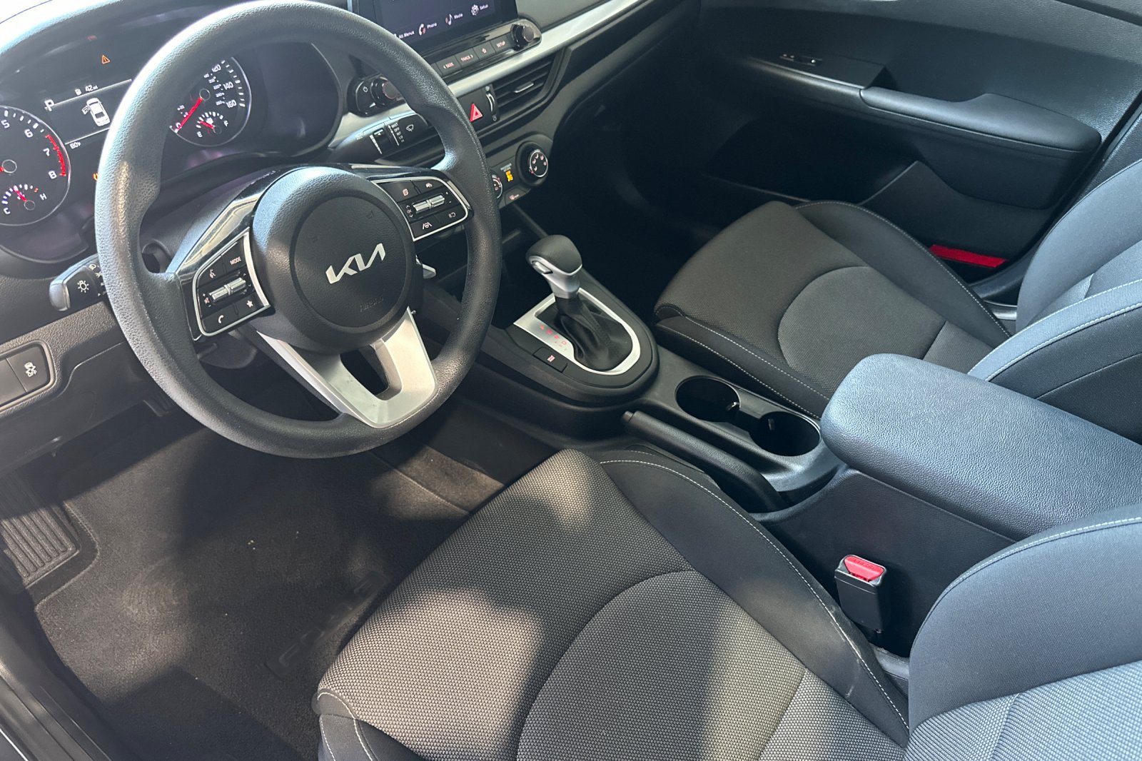Used 2024 Kia Forte LXS FWD image 11