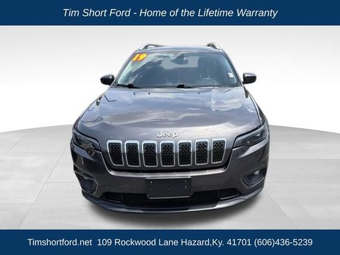 Used 2019 Jeep Cherokee Latitude Plus w/ Comfort/Convenience Group AWD/4WD image 3