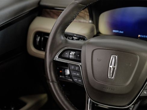 Used 2023 Lincoln Nautilus Reserve image 16