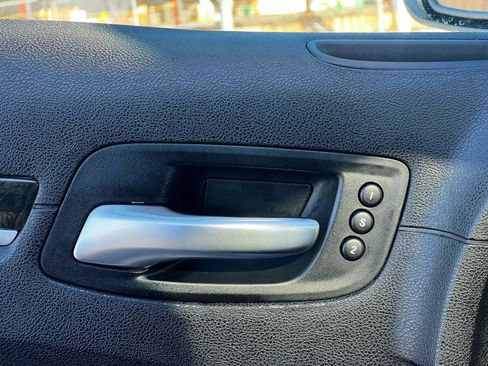 Used 2016 Chrysler 300 C image 35