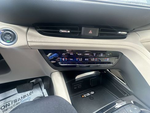 Used 2023 Buick Envision Avenir AWD/4WD image 25