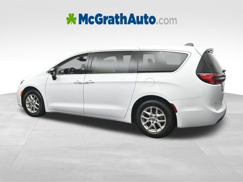 Used 2024 Chrysler Pacifica Touring-L FWD image 28