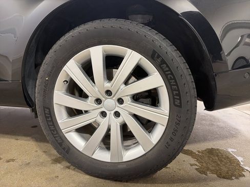 Used 2024 Land Rover Range Rover Long Wheelbase SE image 30