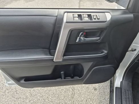 Used 2017 Toyota 4Runner SR5 RWD image 12