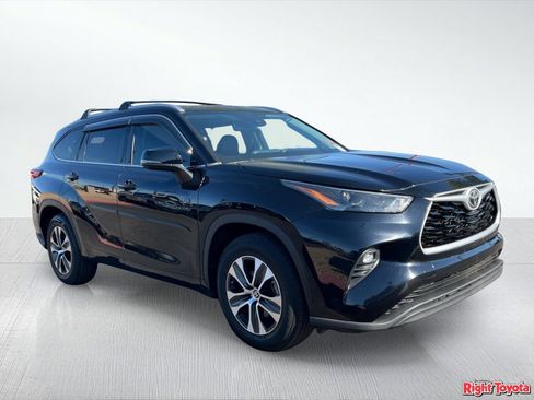 Used 2022 Toyota Highlander XLE FWD image 8