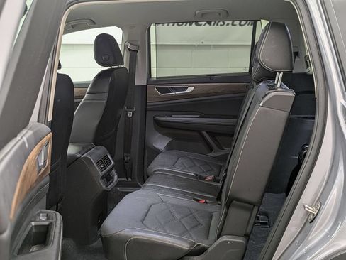 Used 2024 Volkswagen Atlas SE AWD/4WD image 13