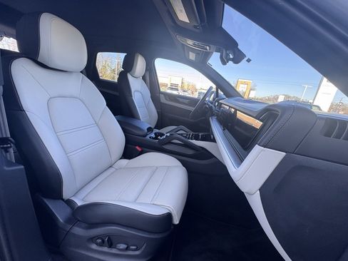 Used 2024 Porsche Cayenne S image 10