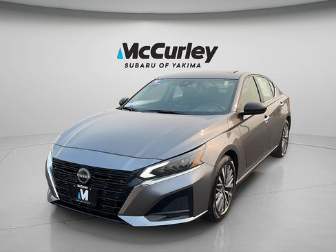 Used 2024 Nissan Altima 2.5 SV FWD image 9