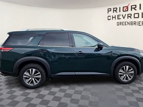Used 2025 Nissan Pathfinder SL AWD/4WD image 9