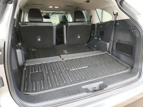 Used 2025 Toyota Highlander XLE image 26