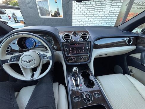 Used 2019 Bentley Bentayga AWD/4WD image 52