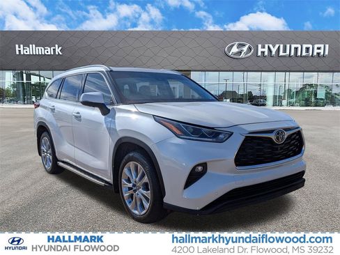 Used 2021 Toyota Highlander Limited image 1