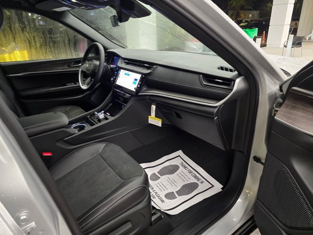 New 2026 Jeep Grand Cherokee Altitude AWD/4WD image 28