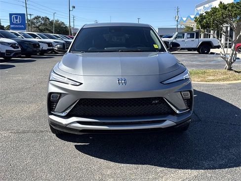 Used 2025 Buick Envista Sport Touring image 3