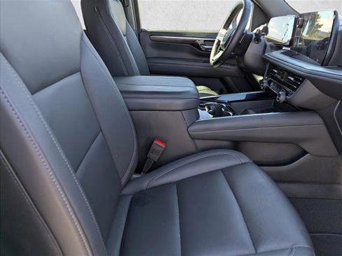 Used 2025 Chevrolet Tahoe Z71 w/ Comfort Package image 26