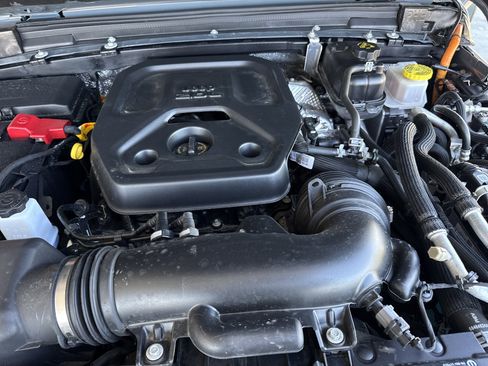 Used 2025 Jeep Wrangler Sahara w/ Safety Group image 32