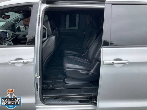 Used 2023 Chrysler Pacifica Touring-L w/ S Appearance Package FWD image 26
