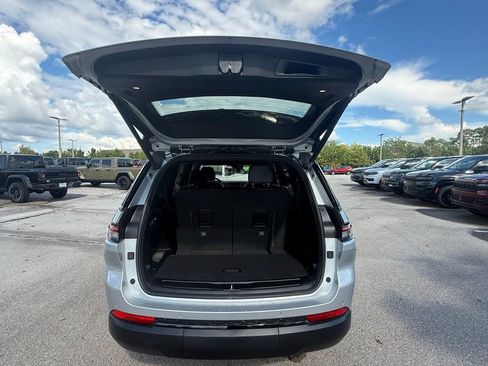 New 2025 Jeep Grand Cherokee L Altitude image 35