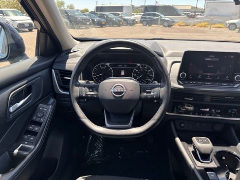 Used 2025 Nissan Rogue SV FWD image 36