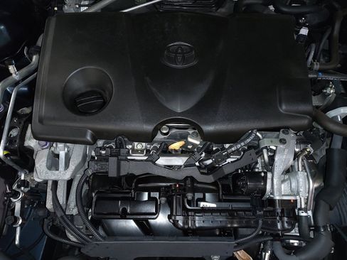 Used 2020 Toyota Camry LE image 30