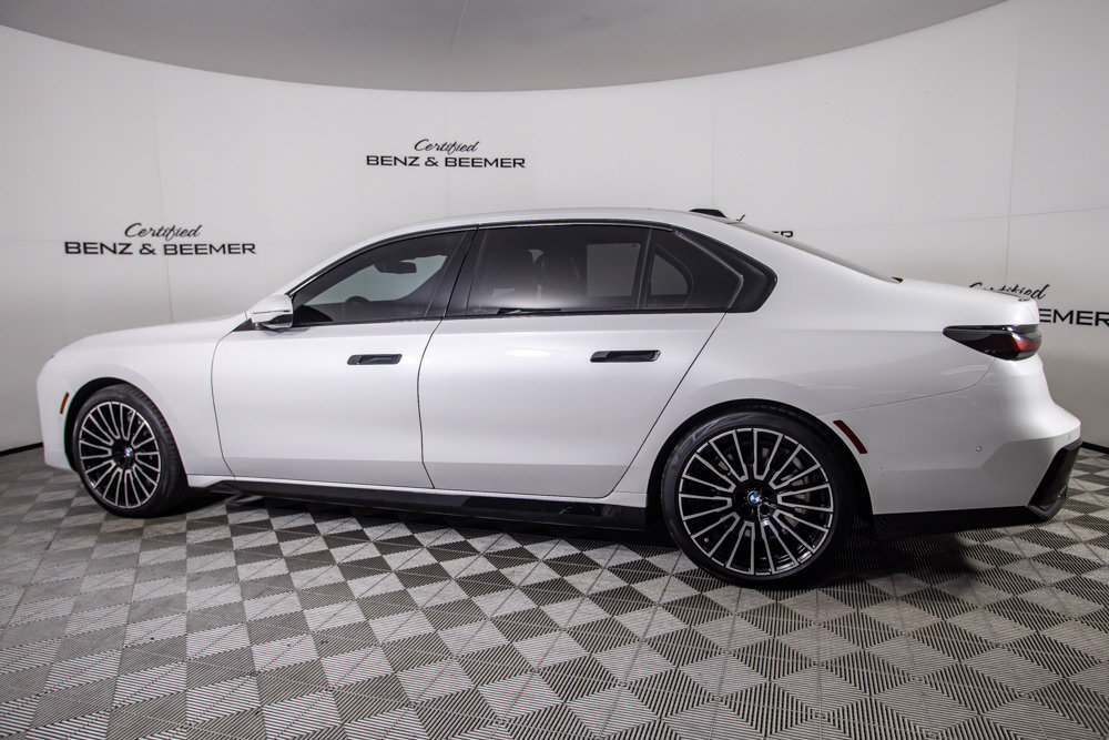 Used 2025 BMW 740i RWD image 11