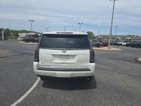 Used 2015 Cadillac Escalade Premium image 4